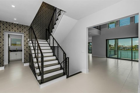 Casa en venta en Treasure Island, Florida, 5 dormitorios, 432.92 m2 № 2209028 - foto 9