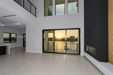 Casa en venta en Treasure Island, Florida, 5 dormitorios, 432.92 m2 № 2209028 - foto 10