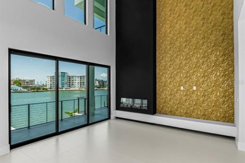 Casa en venta en Treasure Island, Florida, 5 dormitorios, 432.92 m2 № 2209028 - foto 11