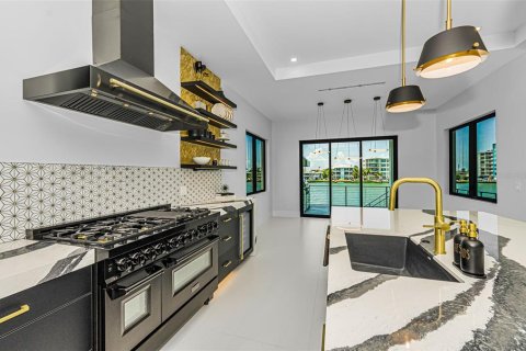 Casa en venta en Treasure Island, Florida, 5 dormitorios, 432.92 m2 № 2209028 - foto 29
