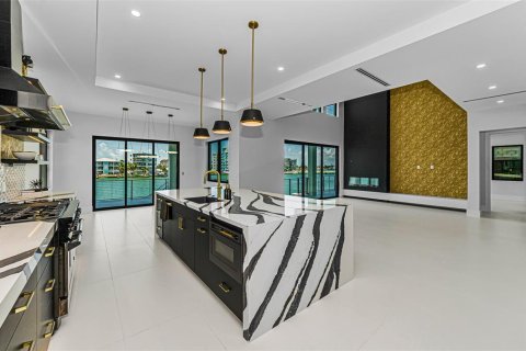 Casa en venta en Treasure Island, Florida, 5 dormitorios, 432.92 m2 № 2209028 - foto 26