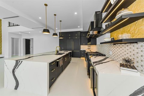 Casa en venta en Treasure Island, Florida, 5 dormitorios, 432.92 m2 № 2209028 - foto 23