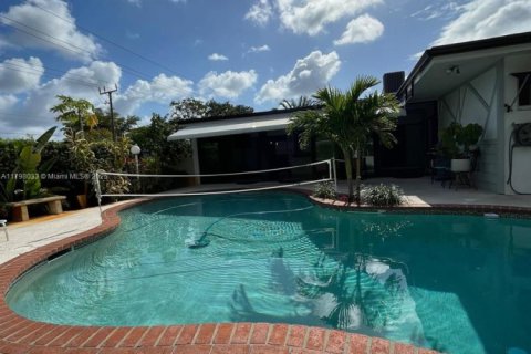 Снять в аренду виллу или дом в Холливуд, Флорида 3 спальни, 177.26м2, № 1959440 - фото 3