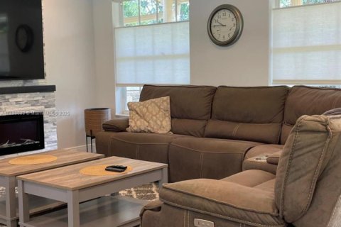 Снять в аренду виллу или дом в Холливуд, Флорида 3 спальни, 177.26м2, № 1959440 - фото 12