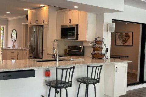 Снять в аренду виллу или дом в Холливуд, Флорида 3 спальни, 177.26м2, № 1959440 - фото 8