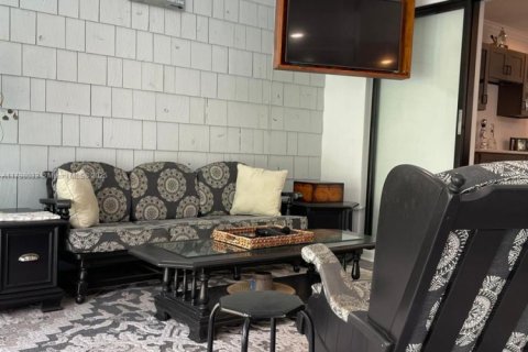 Снять в аренду виллу или дом в Холливуд, Флорида 3 спальни, 177.26м2, № 1959440 - фото 13