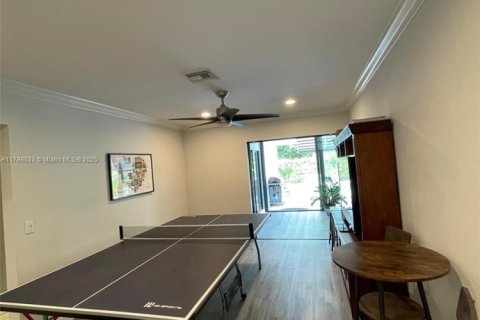 Снять в аренду виллу или дом в Холливуд, Флорида 3 спальни, 177.26м2, № 1959440 - фото 14