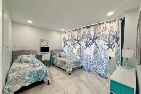 Copropriété à louer à Hollywood, Floride: 2 chambres, 102.19 m2 № 2389999 - photo 9