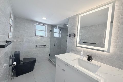 Copropriété à louer à Hollywood, Floride: 2 chambres, 102.19 m2 № 2389999 - photo 11