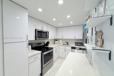 Copropriété à louer à Hollywood, Floride: 2 chambres, 102.19 m2 № 2389999 - photo 3