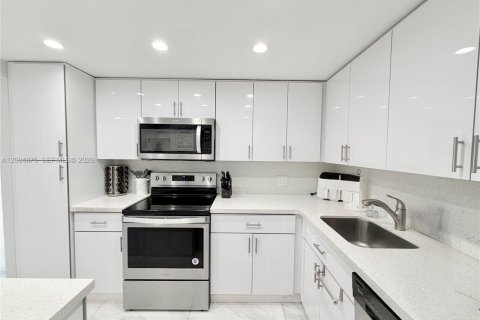 Copropriété à louer à Hollywood, Floride: 2 chambres, 102.19 m2 № 2389999 - photo 5
