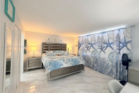 Copropriété à louer à Hollywood, Floride: 2 chambres, 102.19 m2 № 2389999 - photo 12
