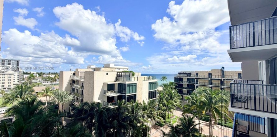 Condo à Hollywood, Floride, 2 chambres  № 2389999