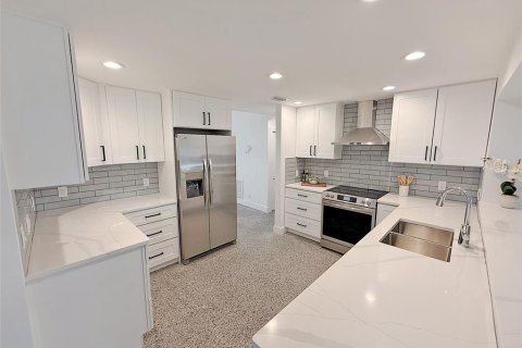 Casa en alquiler en Saint Pete Beach, Florida, 3 dormitorios, 139.35 m2 № 1899367 - foto 6