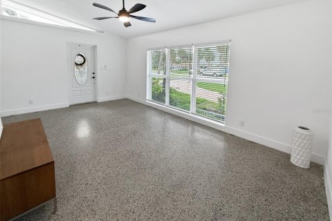 Casa en alquiler en Saint Pete Beach, Florida, 3 dormitorios, 139.35 m2 № 1899367 - foto 13