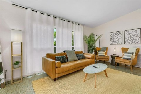 Casa en alquiler en Saint Pete Beach, Florida, 3 dormitorios, 139.35 m2 № 1899367 - foto 10