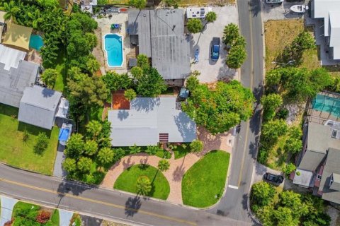 Casa en alquiler en Saint Pete Beach, Florida, 3 dormitorios, 139.35 m2 № 1899367 - foto 28