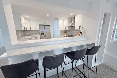 Casa en alquiler en Saint Pete Beach, Florida, 3 dormitorios, 139.35 m2 № 1899367 - foto 7