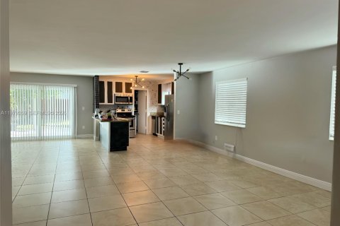 Villa ou maison à vendre à Miami, Floride: 3 chambres, 132.11 m2 № 2044649 - photo 3