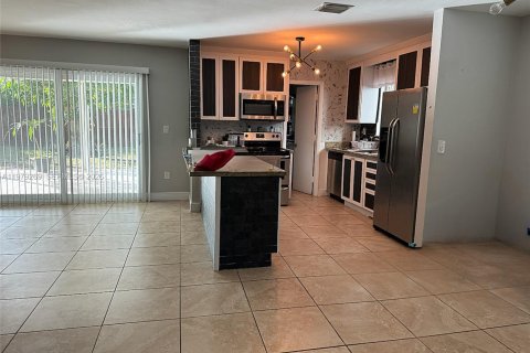 Villa ou maison à vendre à Miami, Floride: 3 chambres, 132.11 m2 № 2044649 - photo 4