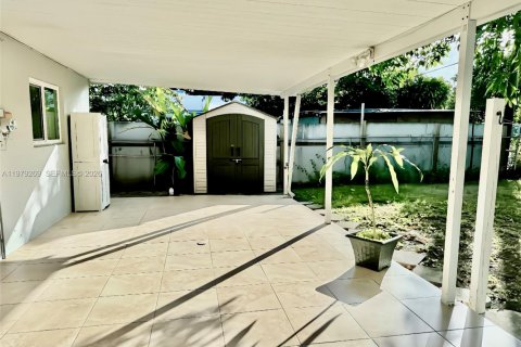 Casa en venta en Miami, Florida, 3 dormitorios, 132.11 m2 № 2044649 - foto 26