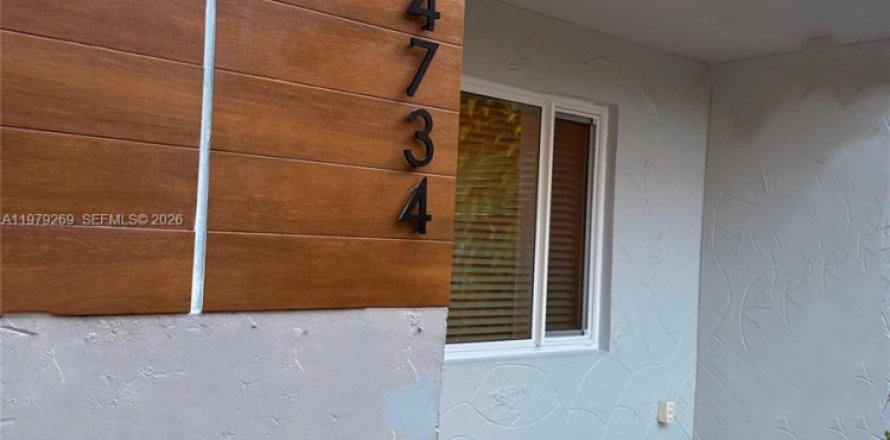 Villa ou maison à Miami, Floride 3 chambres, 132.11 m2 № 2044649