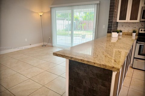 Villa ou maison à vendre à Miami, Floride: 3 chambres, 132.11 m2 № 2044649 - photo 6