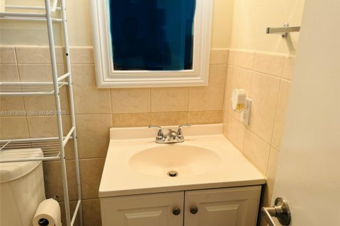 Villa ou maison à vendre à Miami, Floride: 3 chambres, 132.11 m2 № 2044649 - photo 23