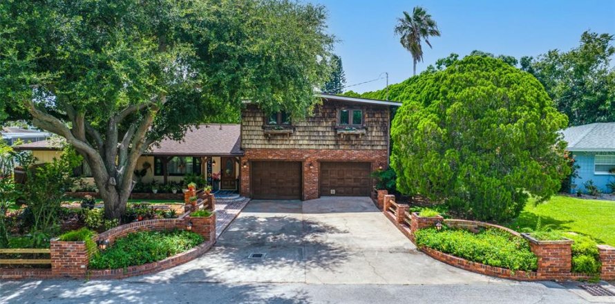 Villa ou maison à Clearwater, Floride 4 chambres, 239.97 m2 № 2403335