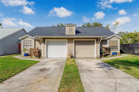 Propiedad comercial en venta en Orlando, Florida, 4 dormitorios, 198.44 m2 № 1543874 - foto 1
