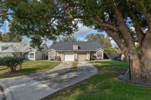 Propiedad comercial en venta en Orlando, Florida, 4 dormitorios, 198.44 m2 № 1543874 - foto 2