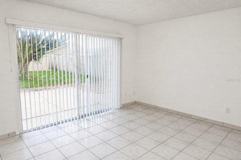 Casa en venta en Orlando, Florida, 4 dormitorios, 135.45 m2 № 2353561 - foto 5