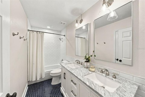 Casa en venta en Tampa, Florida, 4 dormitorios, 228.26 m2 № 2395836 - foto 11