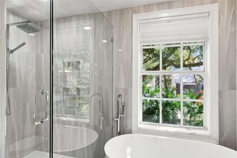 Casa en venta en Tampa, Florida, 4 dormitorios, 228.26 m2 № 2395836 - foto 8