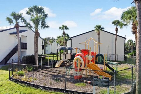 Condo in Orlando, Florida, 2 bedrooms  № 2218296 - photo 15