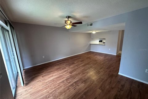 Condo in Orlando, Florida, 2 bedrooms  № 2218296 - photo 5