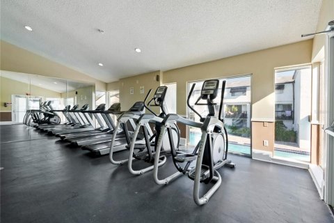 Condo in Orlando, Florida, 2 bedrooms  № 2218296 - photo 17