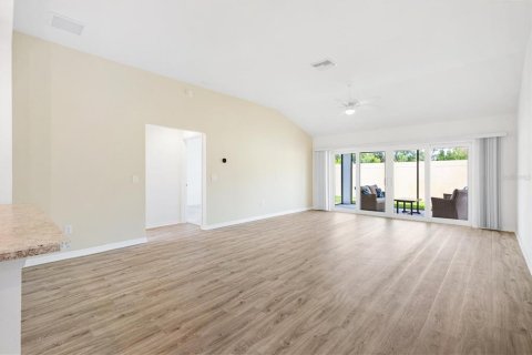Casa en venta en The Villages, Florida, 3 dormitorios, 145.76 m2 № 1774715 - foto 5