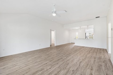 Casa en venta en The Villages, Florida, 3 dormitorios, 145.76 m2 № 1774715 - foto 9