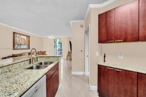 Copropriété à vendre à Sunny Isles Beach, Floride: 2 chambres, 103.68 m2 № 1999315 - photo 25