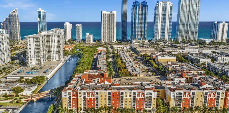 Condo à Sunny Isles Beach, Floride, 2 chambres № 1999315