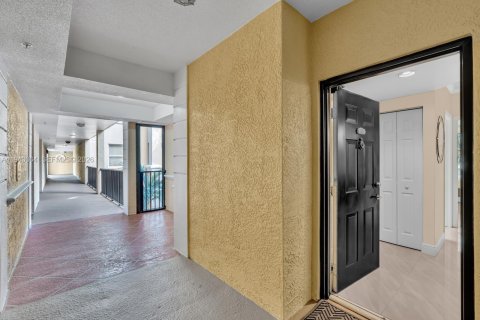 Copropriété à vendre à Sunny Isles Beach, Floride: 2 chambres, 103.68 m2 № 1999315 - photo 2