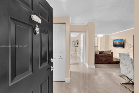 Copropriété à vendre à Sunny Isles Beach, Floride: 2 chambres, 103.68 m2 № 1999315 - photo 3