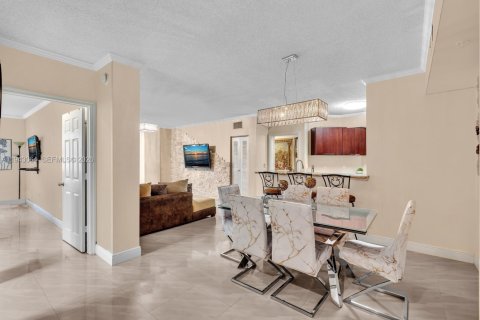 Copropriété à vendre à Sunny Isles Beach, Floride: 2 chambres, 103.68 m2 № 1999315 - photo 5