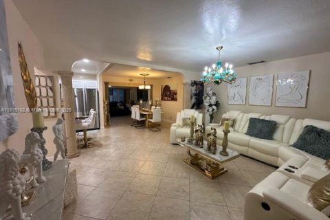 Casa en venta en Pembroke Pines, Florida, 4 dormitorios, 150.87 m2 № 1774377 - foto 2