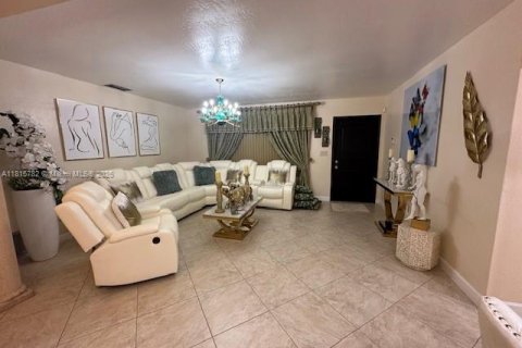 Casa en venta en Pembroke Pines, Florida, 4 dormitorios, 150.87 m2 № 1774377 - foto 4