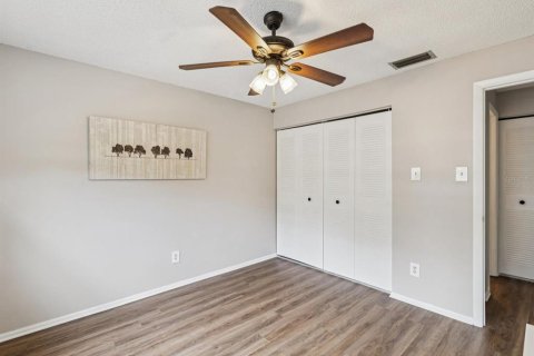 Condo in New Port Richey, Florida, 2 bedrooms  № 1913170 - photo 15