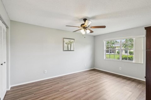 Condo in New Port Richey, Florida, 2 bedrooms  № 1913170 - photo 10