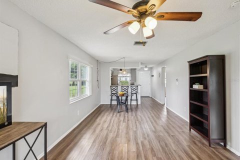 Condo in New Port Richey, Florida, 2 bedrooms  № 1913170 - photo 4