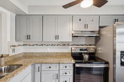 Condo in New Port Richey, Florida, 2 bedrooms  № 1913170 - photo 7